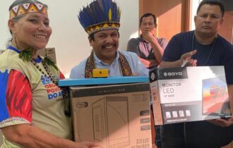 Indígenas são contemplados com computadores doados pelo Governo do Amazonas