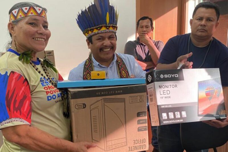 Indígenas são contemplados com computadores doados pelo Governo do Amazonas