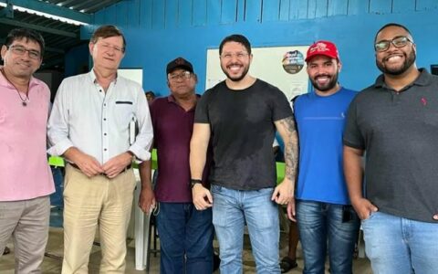 Carlos Almeida que já disse 'estar no PT' aparece publicamente com Zé Ricardo