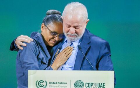 Criticada por ser contra a BR-319, Marina é homenageada por Lula na COP 28
