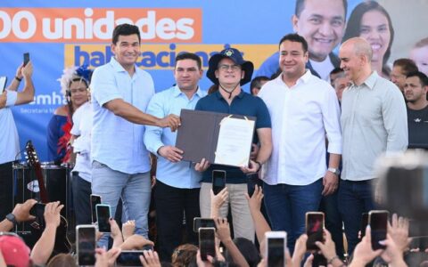 David formaliza retomada para construção de 500 casas do 'Minha Casa, Minha Vida'