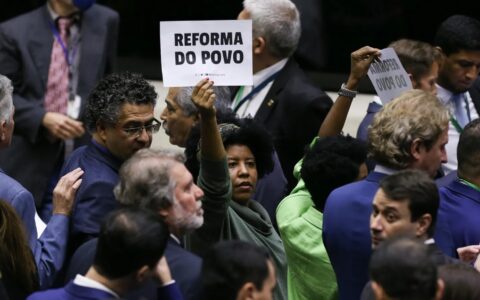 Imagem colorida mostra Manifestações na Câmara dos Deputados na Câmara Federal