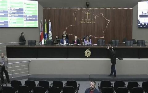 Por falta de expediente sessão ordinária da Aleam é suspensa