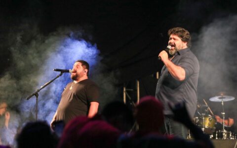 César Menotti e Fabiano agitam público no segundo dia da Expoagro