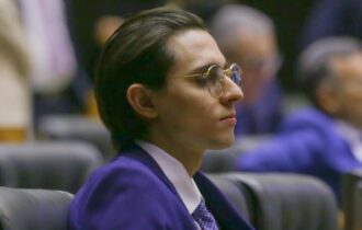 Amom gera incertezas sobre estar ou não na disputa pela cadeira de prefeito em 2024