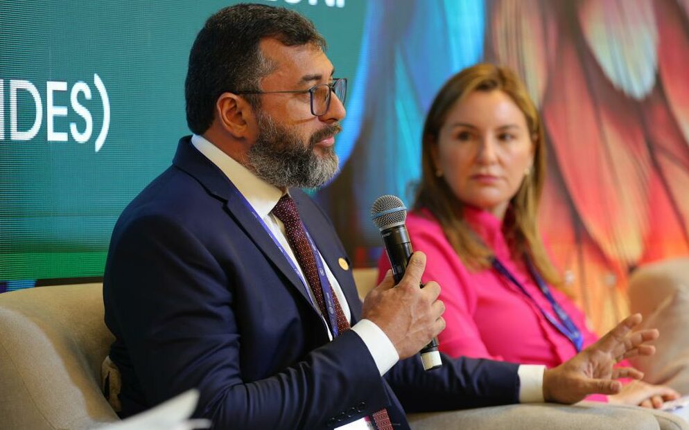 Imagem colorida mostra Wilson Lima em debate na COP-28