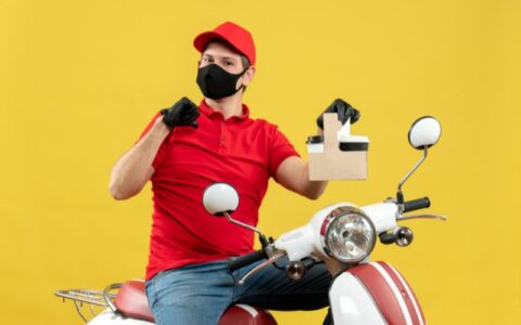 Agora é Lei: motoboy não é obrigado a subir em apartamento de clientes em Manaus