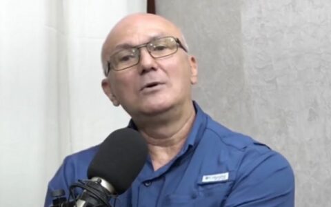 Menezes volta atrás e diz que não conversa 'todo dia' com Amom