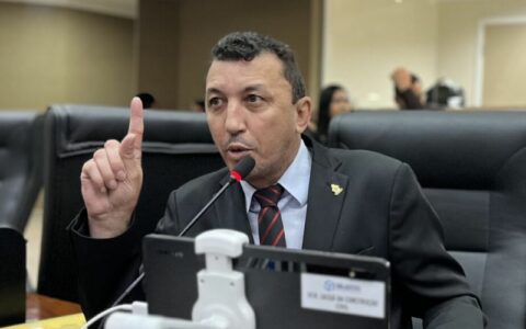 Ativista afirma que Sassá não se reconhece como negro e preconceituoso