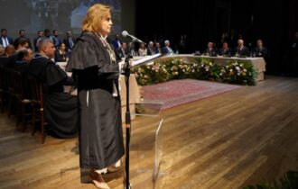 Autoridades prestigiam a posse de Yara Lins como presidente do TCE-AM