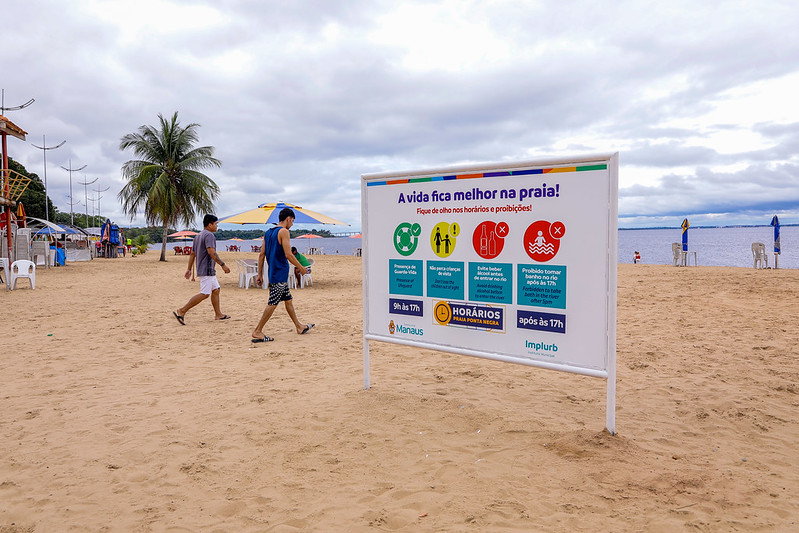 Garrafas e embalagens de vidro estão proibidas na praia da Ponta Negra