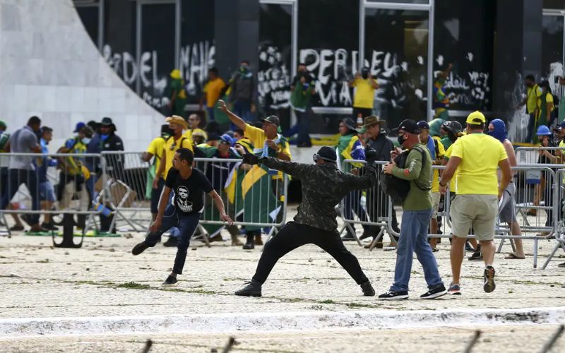 Acampamento no Setor Militar serviu de base para manifestantes em ataques a Brasília