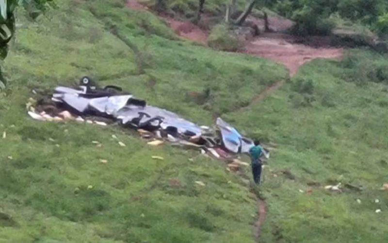 Cinco pessoas morrem e duas estão desaparecidas após queda de avião em MG