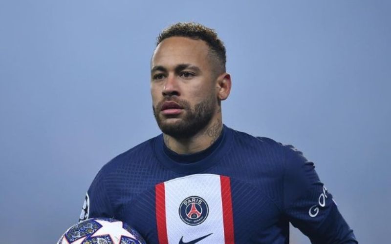 Polícia inspeciona autoridades fiscais da França para investigar transferência de Neymar