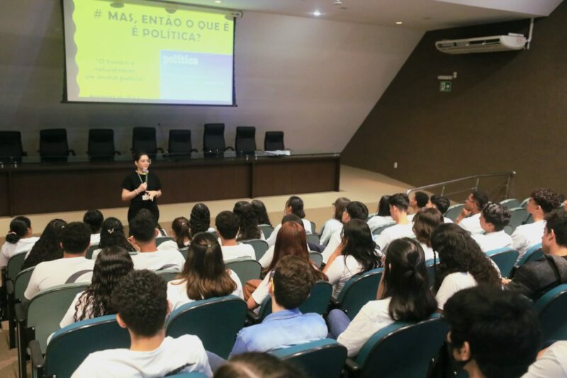 Palestras, seminários e oficinas foram destaques na Escola do Legislativo