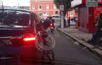 Crianças são expostas ao perigo no trânsito de Manaus para pedir esmolas