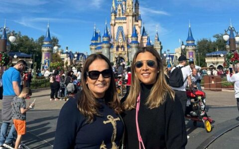 Depois de servir sopa aos manauaras, Glória Carrate curte a Disney