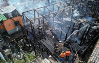 incendio-atinge-30-casas-no-centro-de-manaus-foto-tiago-correaugpe