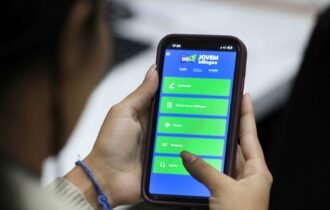 Governo do Amazonas inicia inscrições para mil bolsas do projeto Jovem Bilíngue
