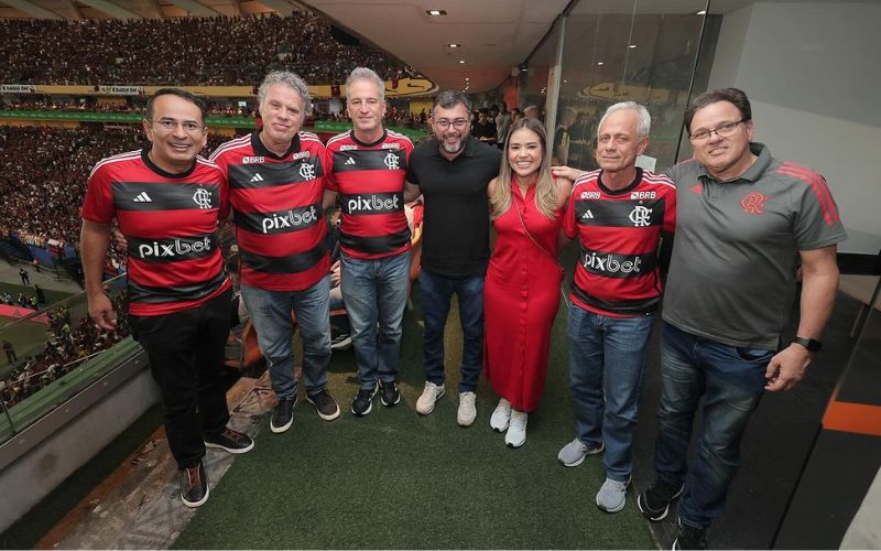 Torcedor do Paysandu, Wilson Lima usa preto para assistir Flamengo em Manaus