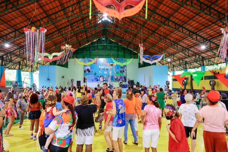 Prefeitura realiza festa carnavalesca para a terceira idade