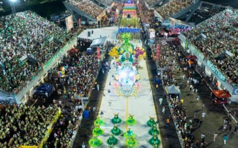 desfile-das-escolas-de-samba-movimenta-economia-do-estado-foto-alex-pazzuelosecom