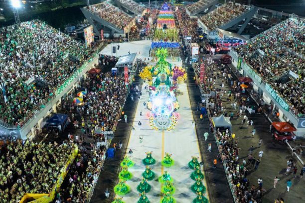 desfile-das-escolas-de-samba-movimenta-economia-do-estado-foto-alex-pazzuelosecom