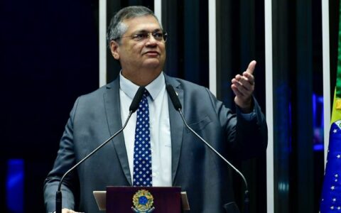 Flávio Dino apresenta PL que propõe premiação aos "bons policiais"