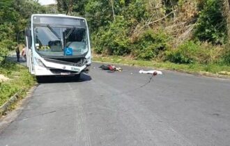 Motociclista tem a cabeça estourada ao colidir com ônibus na Ufam