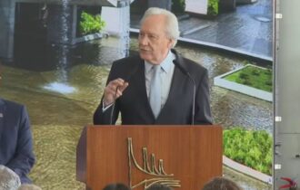 posse-de-lewandoswisk-passa-batido-por-politicos-do-amazonas
