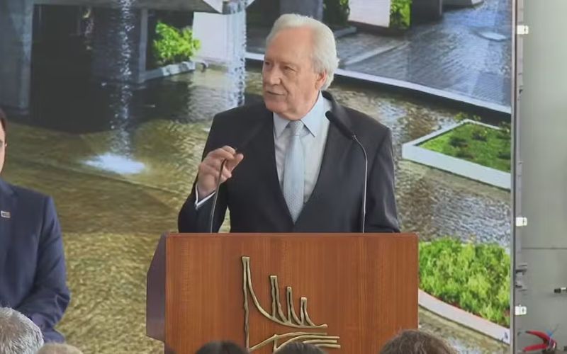 posse-de-lewandoswisk-passa-batido-por-politicos-do-amazonas