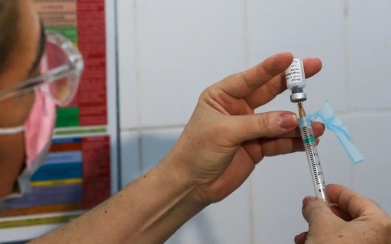 Vacina contra dengue é oferecida em oito unidades de saúde neste sábado