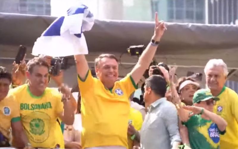 Bolsonaro e Michelle chegam à Avenida Paulista