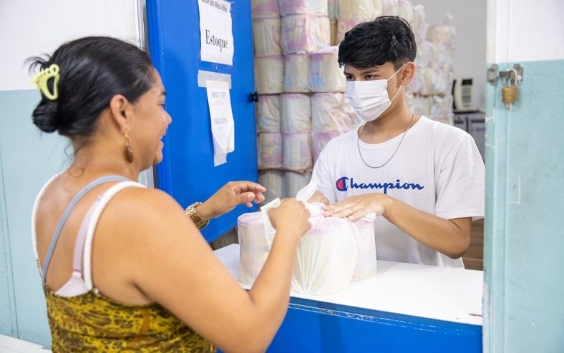 Prefeitura de Manaus libera lotes para beneficiários do programa ‘Leite do Meu Filho’