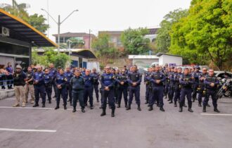 Guardas municipais recebem treinamento com lutadora de UFC Ketlen Vieira