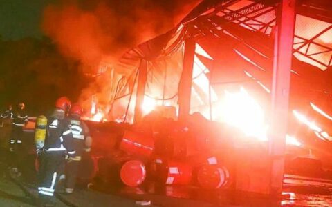 incendio-em-fabrica-de-colchoes-foto-cbmamdivulgacao