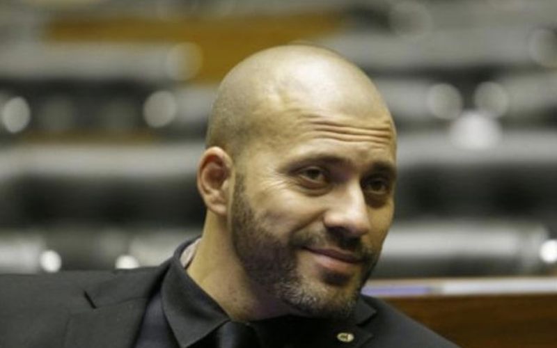 Advogado de Silveira pede prisão de Moraes por ‘abuso de poder’