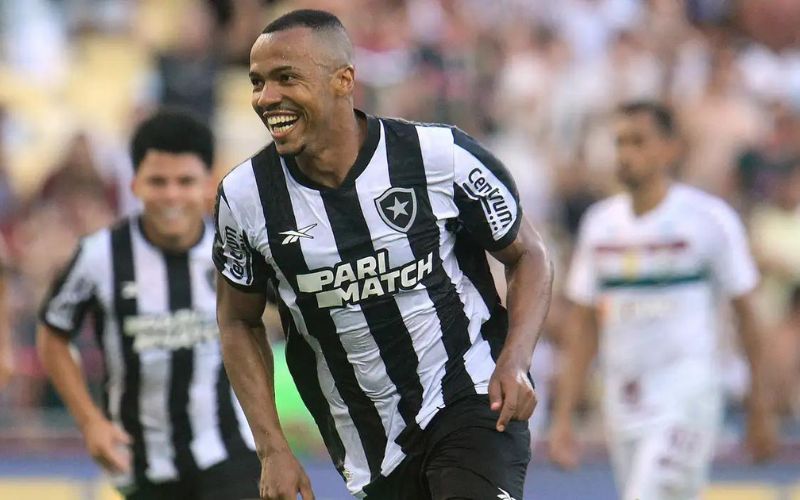 Botafogo bate Flu e fica na esperança de se classificar para a semi no RJ