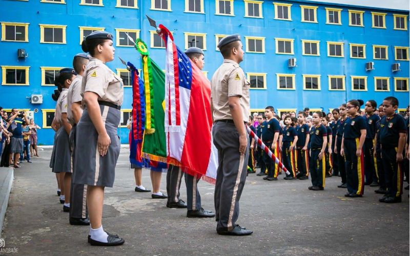 Criação de novas escolas militares é vitória da direita; esquerda critica
