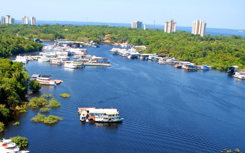 Justiça nega pedido para suspender retirada de flutuantes da orla de Manaus