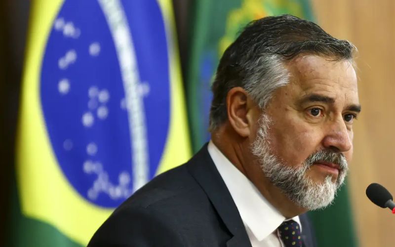 Pimenta minimiza queda na aprovação de Lula e diz que posicionamento sobre Israel não mudará