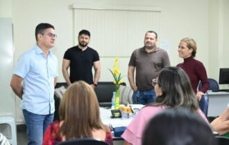 Prefeito reúne com servidores para aplicação do projeto-piloto de SGQ na Visa Manaus