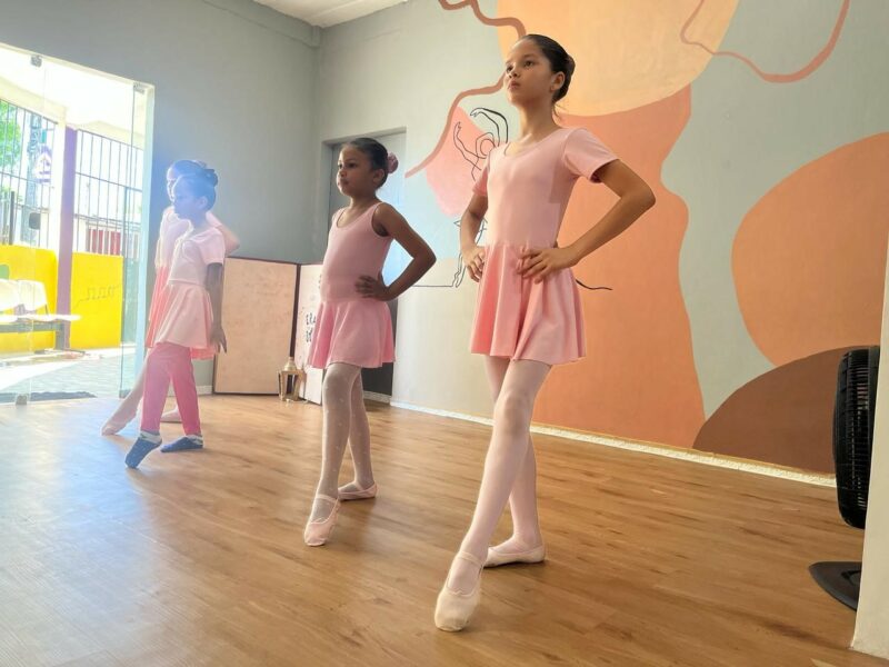 Projeto oferece aulas gratuitas de balé para crianças em Manaus
