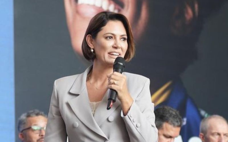PSOL alega ação eleitoreira para barrar honraria a Michelle Bolsonaro