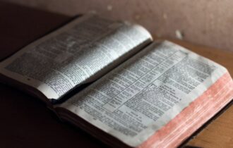 “Só entra autoajuda e Bíblia”: presídios barram literatura para detentos