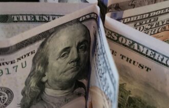dolar-futuro-sobe-a-r-500-de-o