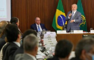 Lula avisa a ministros que não quer lançamento de novos programas de governo