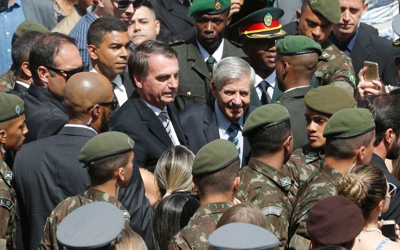 moraes-proibe-bolsonaro-e-inve