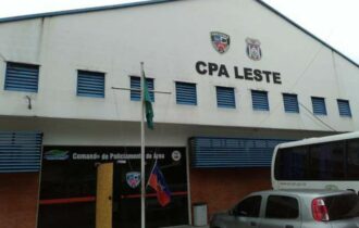 Policiais salvam bebê