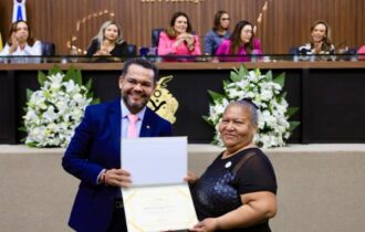 rozenha-homenageia-a-criadora-